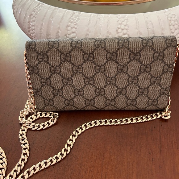 *AUTHENTIC*GUCCI GG SUPREME MONOGRAM ORANGE HEART WALLET - Picture 3 of 15